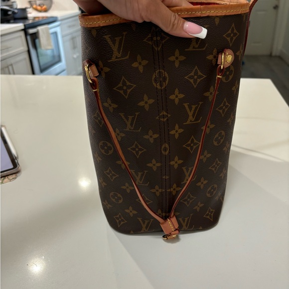 Louis Vuttion Neverfull MM - Picture 8 of 13